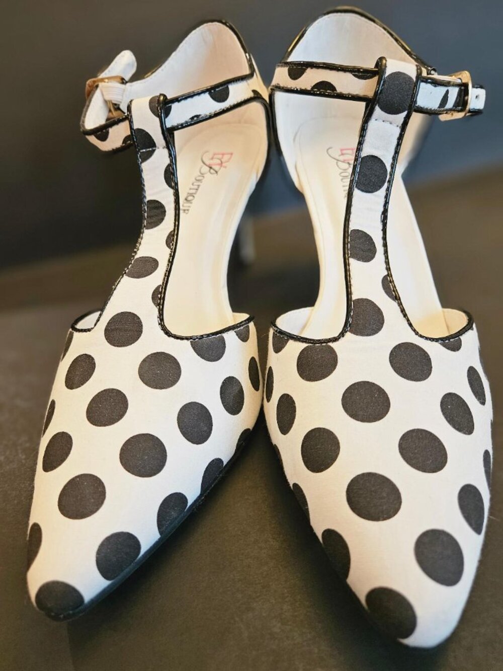 EY Boutiques 3" high heels w classic white fabric w polka dots, 9.5W